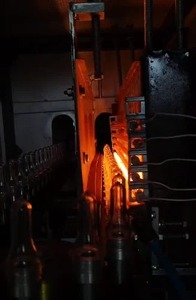 Máquina Sopladora de Botellas de Plástico Semiautomática con Cilindro Rotatorio FESTO y PLC Delta de Alta Productividad - Product Image 2