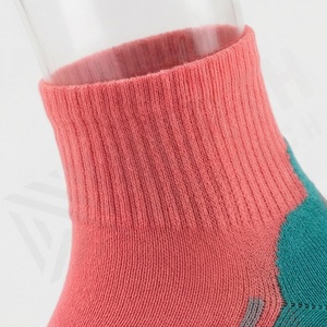 Chaussettes de course à la cheville en corail avec bout et talon turquoise, respirantes et tricotées pour femmes, usage sportif estival - Product Image 4