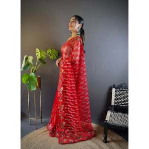 Ropa de boda de diseñador, hermoso sari con bordado - Product Image 3