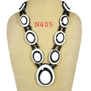 Luxe Bungelende Bone Bead Choker Charmante Tibetaanse Naga Hars & Verzilverd Metalen Hangende Ketting