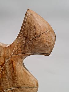Sculpture en bois sculptée à la main, décoration artistique moderne sur socle - Product Image 5