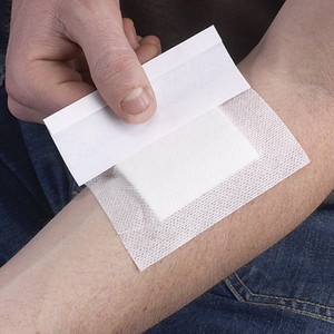 Benda sterile in garza bordata per la cura di ferite di grandi dimensioni con bordo adesivo morbido - Product Image 4