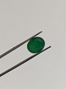 Esmeralda natural de 5.22 ct, gema ovalada para anillos de compromiso y joyería fina al mejor precio al por mayor - Product Image 5