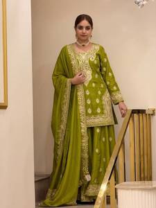Traje Sharara de Seda con Bordado Verde Intenso, Conjunto Kurta Dupatta, Ropa Tradicional India y Pakistaní para Bodas y Fiestas para Mujer - Product Image 2
