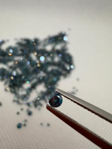 Diamants bleus naturels fantaisie 1-3 mm taille mêlée, taille brillant calibrée, pierres précieuses authentiques extraies de la terre, 50 carats, montre de luxe - Product Image 4