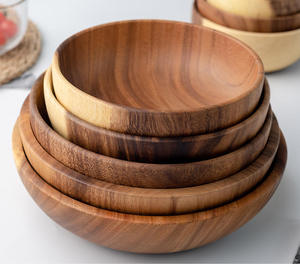 Plato de madera para frutas disponible en todos los tipos de madera. Se utilizan para exhibir productos frescos, guardar refrigerios o como un elemento decorativo. - Product Image 4