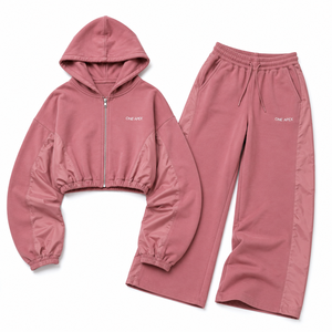Ensemble de survêtement ONE APEX pour femme, rose poudré, avec sweat à capuche court et pantalon large en coton premium, séchage rapide, style streetwear - Product Image 1