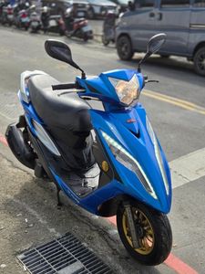 Motocicleta Urbana Japonesa Azul Claro, Scooter de Gasolina de 100cc, Vista Frontal, Lista para Usar - Product Image 2
