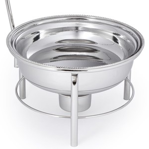 Plat à chafing luxueux en métal argenté avec couvercle en dôme à roulettes sur un support élégant, idéal pour les buffets et les services de traiteur - Product Image 6