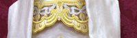 Chasuble en soie blanche brodée avec motif floral doré, vêtement liturgique pleine longueur pour adultes, unisexe, tenue formelle