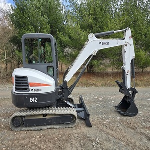 Mini-excavatrice Bobcat E42, poids opérationnel de 8 tonnes, moteur Cummins, capacité de la benne de 0,2 m³, benne de terrassement, marteau brise-roche, pièces de rechange - Product Image 2