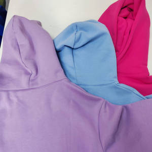 Sudadera con Capucha Juvenil Estilo Urbano - Sudadera de Algodón con Diseño Gráfico para Looks Atrevidos, Eventos Musicales y Uso Diario - Product Image 4