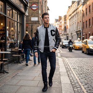 Chaqueta Varsity Gris Jaspeado para Hombre con Mangas de PU Negras y Parche Frontal con Logotipo C Bordado, Diseño de Corte Regular, Chaqueta de Otoño - Product Image 3