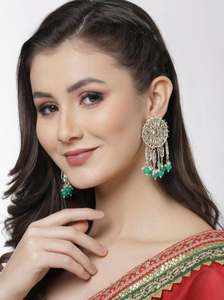 Pendientes Colgantes con Forma de Flor, Chapados en Oro, Hechos a Mano en India, con Cristales de Imitación y Perlas, Modernos para Mujer - Product Image 2