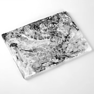 ถาดเรซิ่นรูปทรงหอยเชลล์สำหรับเสิร์ฟชีส ผลไม้ พาสต้า และขนมปัง ปลอดภัยสำหรับเครื่องล้างจาน โดย The Handmade Collection - Product Image 1