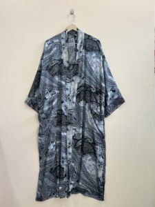 Robe de chambre longue en soie indienne faite à la main, vêtement de nuit - Product Image 1
