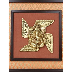 Sculpture murale en laiton encadrée en bois de 16 \ "Swastik Ganesha - Product Image 1