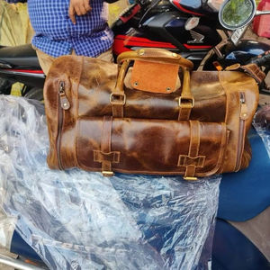 Sac de voyage en cuir personnalisable pour femmes et hommes, mini sac à main élégant avec fermeture éclair, classique et captivant pour les voyages, grand sac à main - Product Image 1