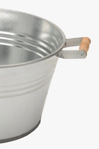 Jardinera Cuadrada de Hierro Galvanizado Hecha a Mano, Accesorio de Decoración para Jardín, Recubrimiento en Polvo, Estilo Rústico Tradicional, Fabricación Artesanal - Product Image 3