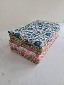 Tissu en coton respirant imprimé Mugal Butta, fait main en Inde, pour la confection de robes pour filles et femmes, idéal comme cadeau de couture. - Product Image 6