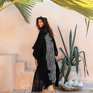 เสื้อคลุมกิโมโนสีดำสไตล์โบฮีเมียน ผ้าฝ้ายดิบลายชนเผ่า เสื้อคลุมคาร์ดิแกนสำหรับผู้หญิง ชุดคลุมแบบพันรอบตัว ชุดเดรสสไตล์เทพธิดา ชุดชายหาด ของขวัญสำหรับเธอ - Product Image 1