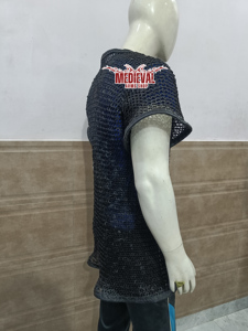 Camisa de malla metálica hecha a mano con ribete de cuero, media manga, armadura medieval de acero dulce para recreación histórica y ferias. - Product Image 4