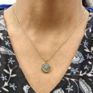 Collar de cadena con colgante redondo de labradorita de piedra natural, estilo hip hop, chapado en oro de 18k, con textura y marco de collet. - Product Image 6