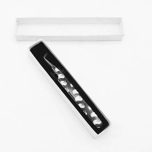 Pinzas de papel recubiertas para Halloween, pinzas negras con punta de plasma para extensión de pestañas, pinzas de acero inoxidable con punta a 90 grados / Juego de pinzas en caja de cartón blanca - Product Image 1