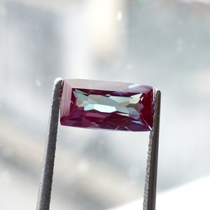 พลอยอเล็กซานไดรต์ธรรมชาติ 1.40 กะรัต ทรงคุชชั่น เปลี่ยนสีได้ HAYAAT GEMS สำหรับทำเครื่องประดับ - Product Image 6