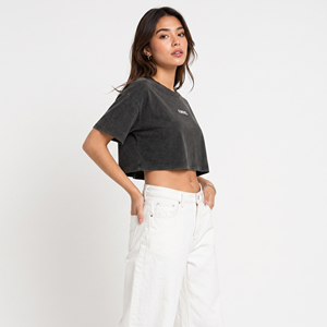 T-shirt classique personnalisé à col rond, coupe oversize et courte, pour femme, en coton premium délavé à l'acide, style vintage, idéal pour le quotidien et le sport. - Product Image 4