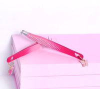Pince à cils antistatique durable avec logo personnalisé dégradé rose, breloque nœud, précision en acier inoxydable, pointe en plastique pour extension de cils