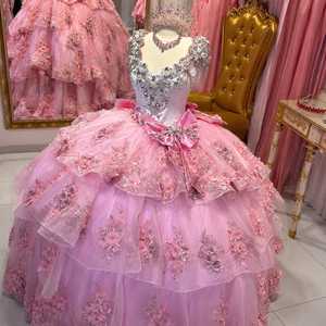 Vestido de Fiesta de Princesa con Lazo Bordado Floral Rosa, Elegante y Lindo, para Adultos |   Vestido de Diseñador para Quinceañera, Cumpleaños, Boda o Fiesta - Product Image 1