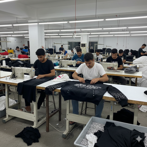 Sweat-shirts à capuche zippés personnalisés OEM, qualité supérieure, prix abordables, 100% coton molletonné épais, broderie vieillie et strass - Product Image 6