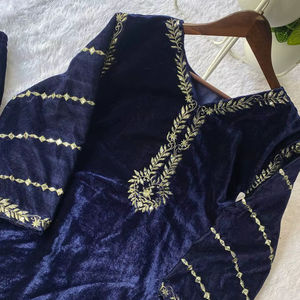 Conjunto de Kurti y Pantalón de Terciopelo con Bordado de Lentejuelas, Completamente Cosido, Listo para Usar, Atuendo Étnico Festivo de Lujo para Fiestas, Talla - Product Image 1