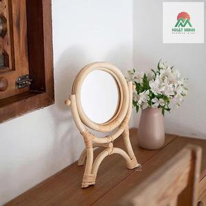 กระจกแต่งหน้าแบบตั้งโต๊ะหวายพร้อมขาตั้งสามขาที่มั่นคงและสะท้อนภาพคมชัดหมุนได้อย่างราบรื่น - Product Image 3