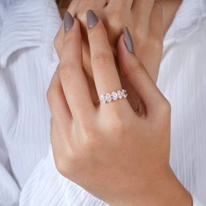 Anillo Elegante con Estilo de Diamante para Mujer, Banda de Cristal Brillante, Perfecto para Compromiso, Boda, Fiesta, Uso Diario, Regalo - Product Image 3