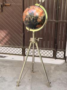 Globo Terráqueo Político Ovalado de 18 Pulgadas, Plateado y Pulido, de Nautical Enterprises, con Soporte de Trípode de Acero, Decoración de Mapa Mundi Antiguo - Product Image 2