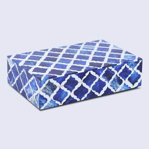 Caja de Joyería de Madera Azul y Blanca SOFIYA CRAFT con Cierre de Llave, Diseño Grabado, Almacenamiento Rectangular Moderno - Product Image 4
