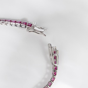Bracelet tennis en moissanite taille princesse couleur rose, en argent 925, sur mesure, fabrication de bijoux minimalistes haut de gamme. - Product Image 5