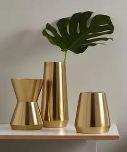 <b>Vintage</b> Style Metal Flower <b>Vases</b> For Classic Floral Arrangement And Interior Decor - Product Image 2