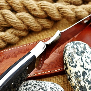 Couteau de chasse artisanal en acier D2, manche en micarta noir, lame fixe polie avec anneau de maintien et étui en cuir marron pour le camping - Product Image 2