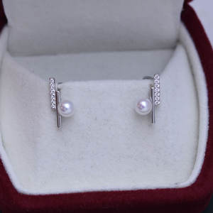 ต่างหูมุกน้ำจืดสีขาวทรงกลมขนาด 4-10 มม. เงินแท้ S925 ดีไซน์เรียบง่าย ประดับด้วยเข็ม สำหรับผู้หญิง ให้แสงสว่างสวยงาม ดีไซน์ละเอียดอ่อน - Product Image 4