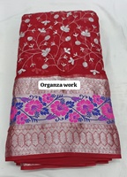 Tissu léger et doux en organza, parfait pour les robes de mariée exquises, à utiliser pour les robes de soirée ou les kurtis.