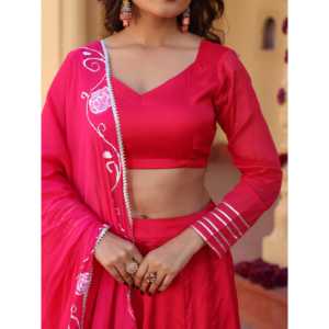 Conjunto de Lehenga de Satén Rosa Pintado a Mano, Talla XS - Product Image 2