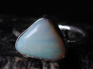 Bague en opale solide australienne sertie en bélière - Argent - Pierre de naissance d'octobre - Taille US 5 - Cadeau de mariage fait à la main pour elle - Product Image 3