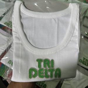 เสื้อกล้ามผ้าฝ้ายริบบิ้นปักลายตัวอักษรสีน้ำเงิน KKG ประดับลูกปัด สำหรับผู้หญิง สไตล์ลำลอง ใส่ได้ในฤดูร้อน แบบครอป ไม่มีแขน ผลิตโดยผู้ผลิตดั้งเดิม - Product Image 4