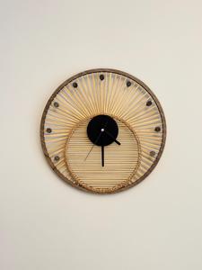 Reloj de Pared de Bambú Hecho a Mano, Diseño Amanecer, 16 Pulgadas, Ecológico, Rústico, Decoración Moderna para el Hogar, Venta al Por Mayor - Product Image 2