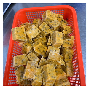 Purée de fruits de la passion surgelée IQF avec pépins, fabriquée à partir de pulpe de fruits de la passion mûrs, pour smoothies, desserts et mélanges de boissons, Vietnam - Product Image 2