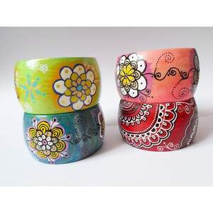 Bracelets traditionnels indiens faits à la main pour femmes, en bambou et bois peints, bijoux de mode par RR Enterprises - Product Image 1