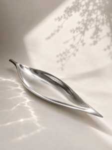 Round Stainless Steel Eco-Friendly <b>Decorative</b> <b>Plate</b> Polished Modern Design Handmade Plant Pattern Dishes & <b>Plates</b> - Product Image 1